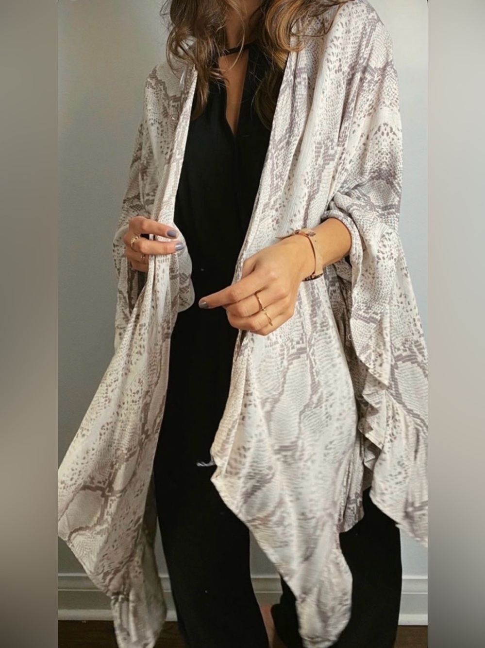 Final Touch White & Light Gray Snake-Print Draped Kimono Cape